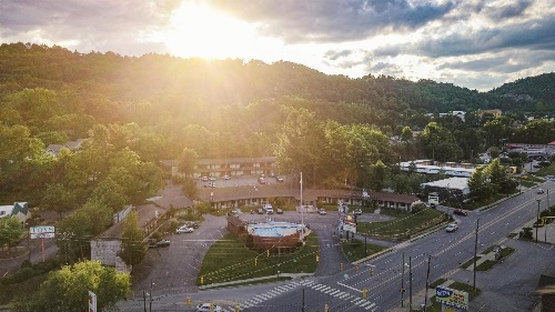 The Mountaineer Inn - Asheville image 2